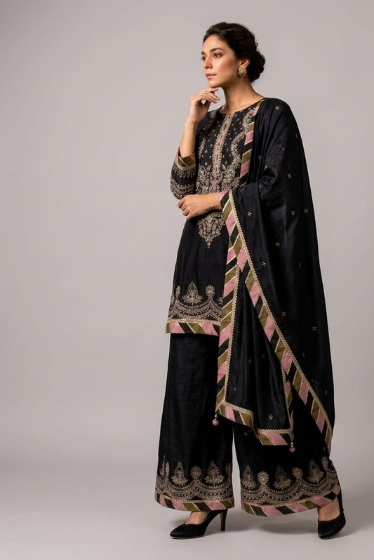 Njia's – Royal Noir